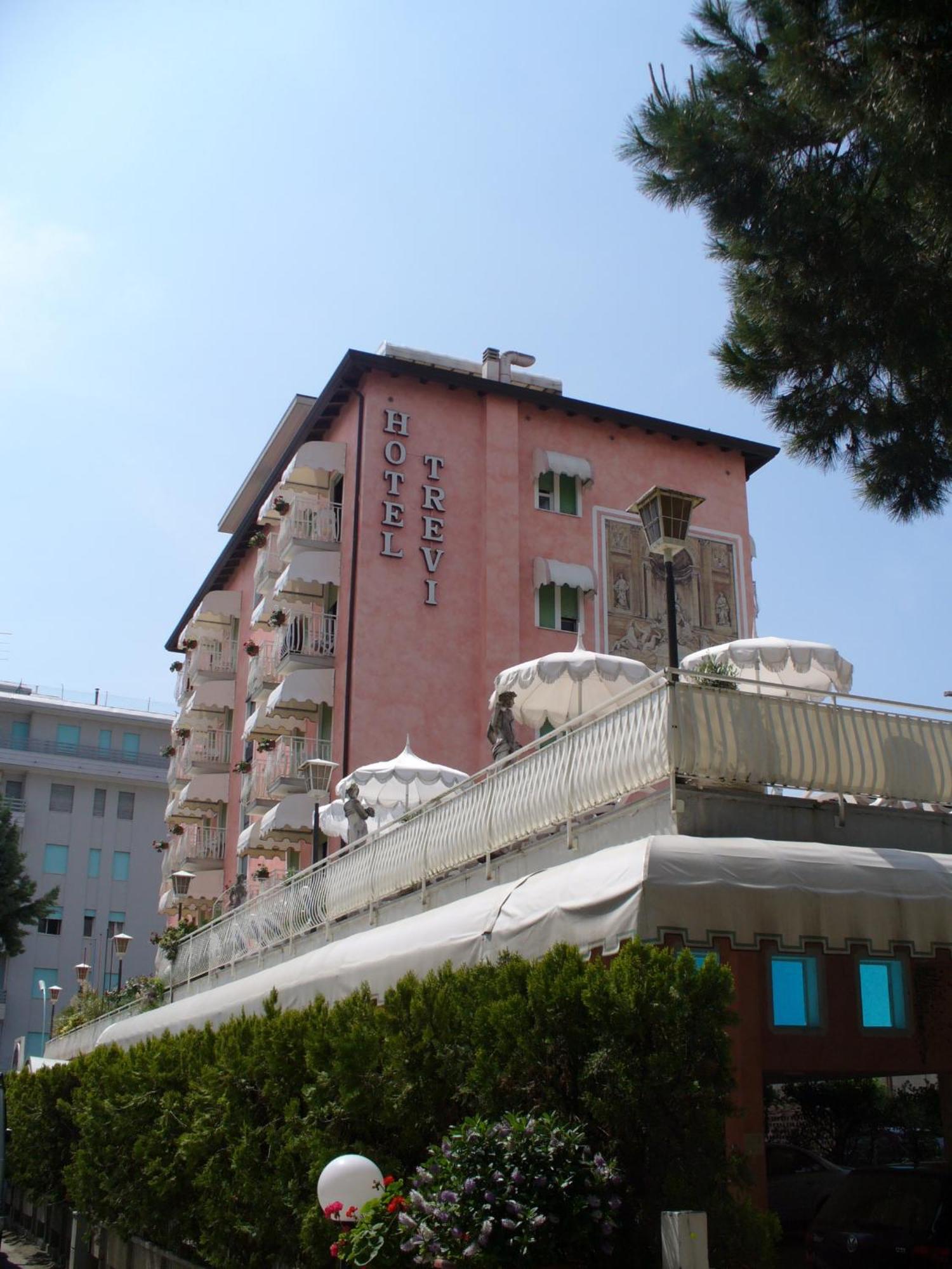 Hotel Trevi ลิโดดิเยโซโล ภายนอก รูปภาพ