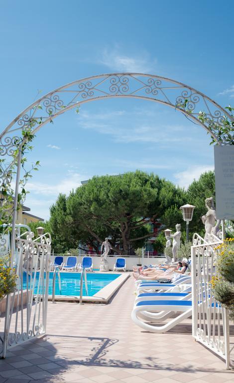 Hotel Trevi ลิโดดิเยโซโล ภายนอก รูปภาพ