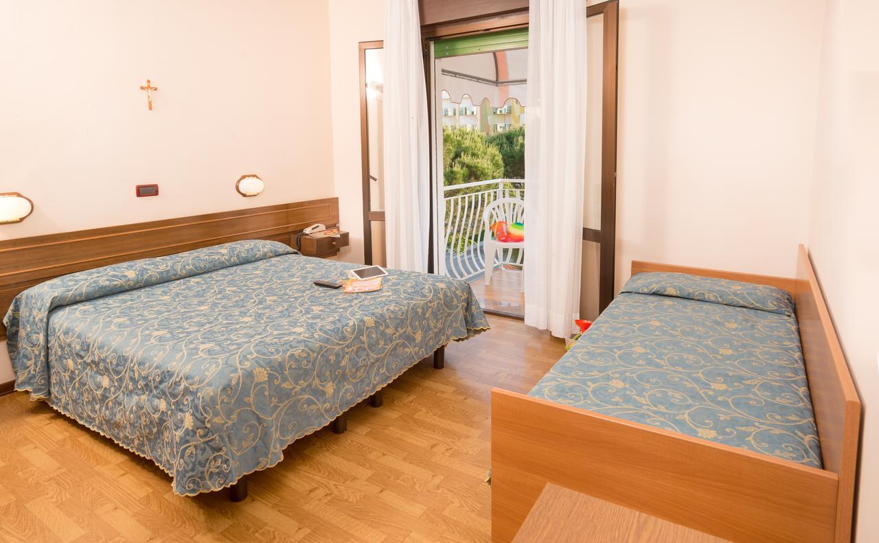 Hotel Trevi ลิโดดิเยโซโล ภายนอก รูปภาพ
