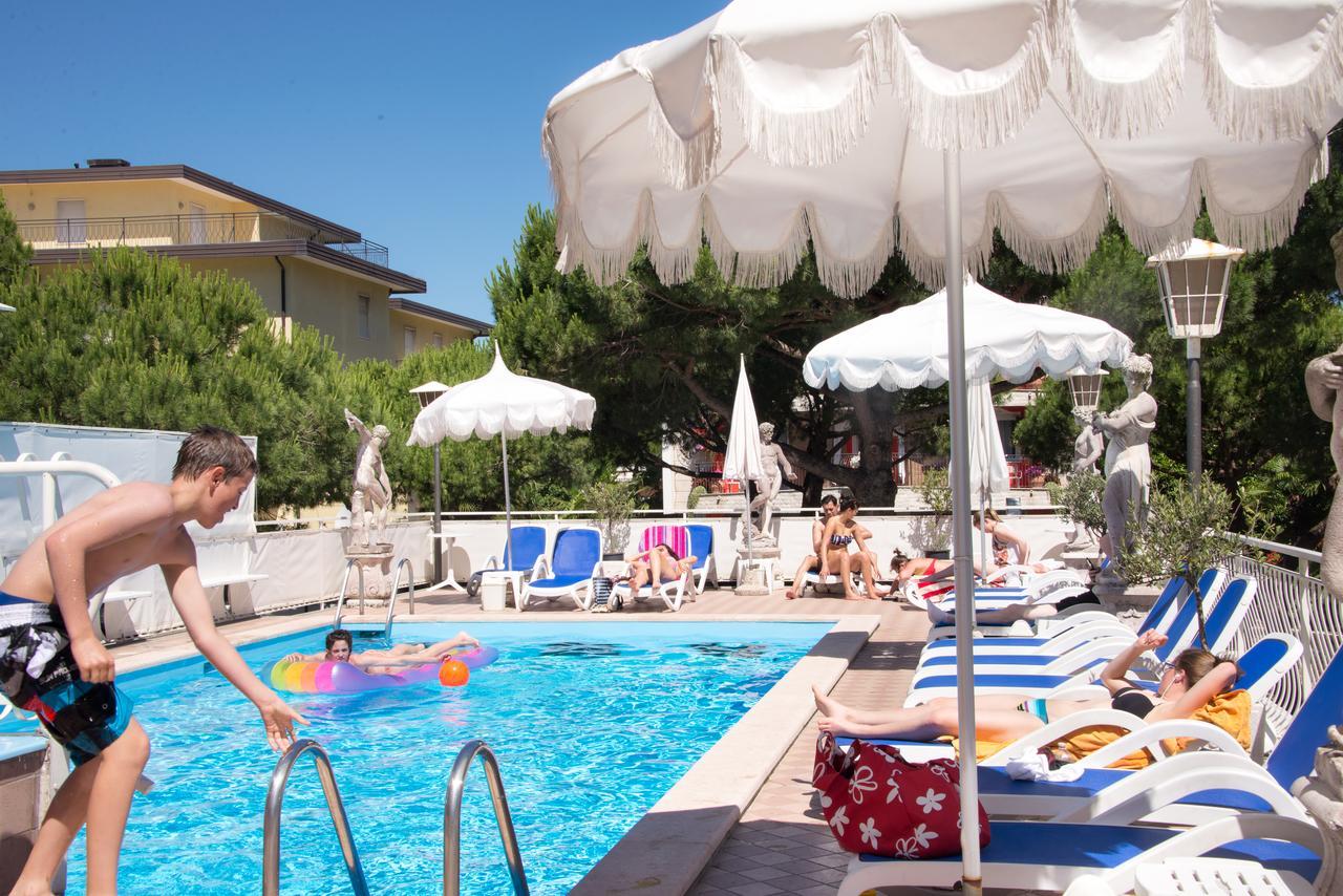 Hotel Trevi ลิโดดิเยโซโล ภายนอก รูปภาพ